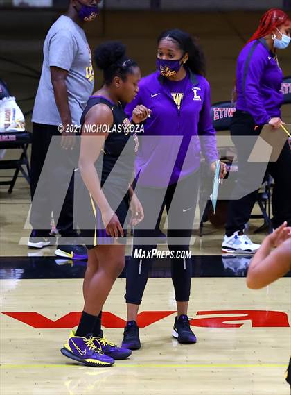 Thumbnail 3 in Lynwood vs. Etiwanda photogallery.