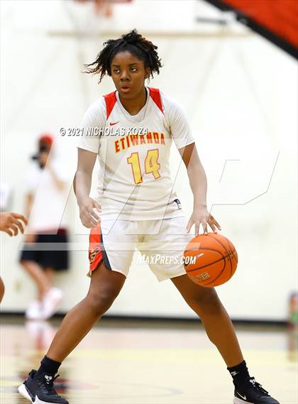Thumbnail 3 in Lynwood vs. Etiwanda photogallery.
