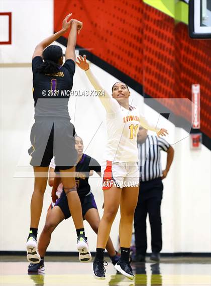 Thumbnail 1 in Lynwood vs. Etiwanda photogallery.