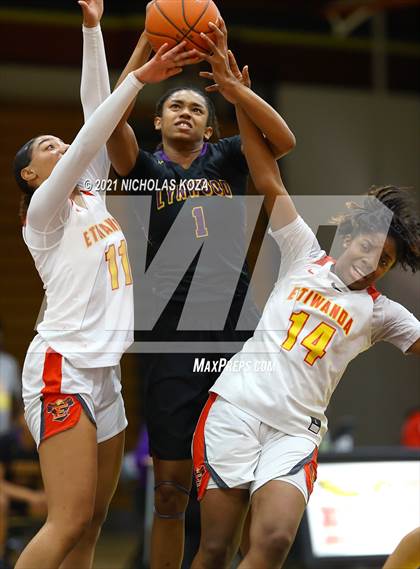 Thumbnail 2 in Lynwood vs. Etiwanda photogallery.