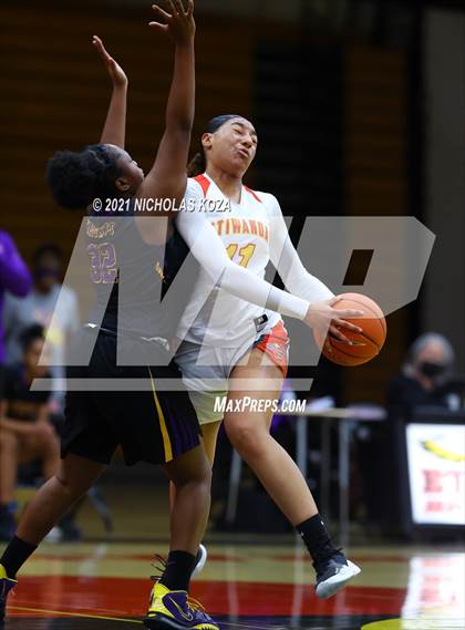 Thumbnail 1 in Lynwood vs. Etiwanda photogallery.
