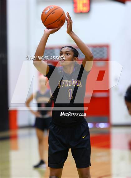 Thumbnail 3 in Lynwood vs. Etiwanda photogallery.