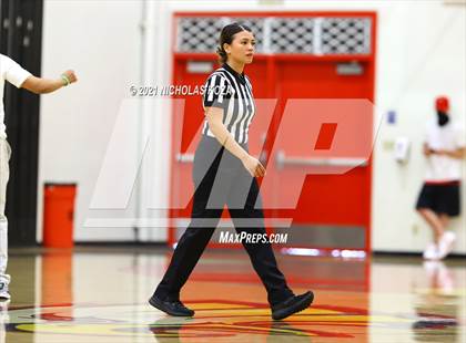 Thumbnail 2 in Lynwood vs. Etiwanda photogallery.