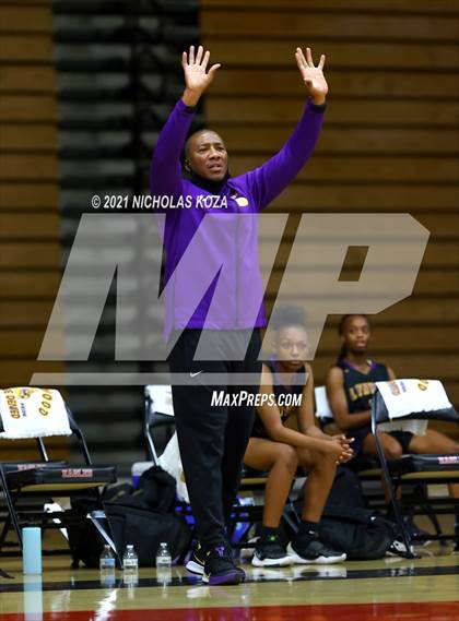 Thumbnail 1 in Lynwood vs. Etiwanda photogallery.