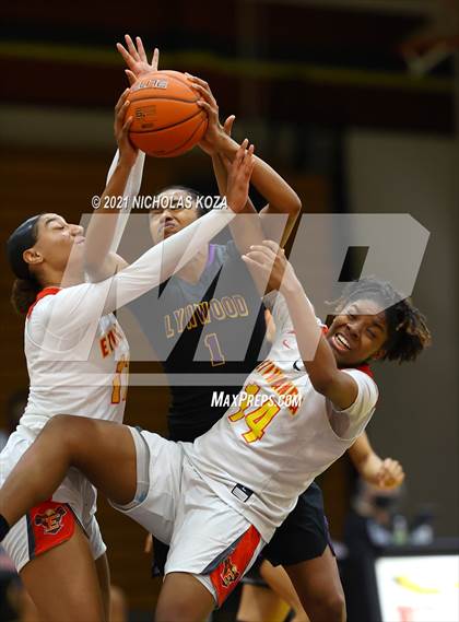 Thumbnail 2 in Lynwood vs. Etiwanda photogallery.