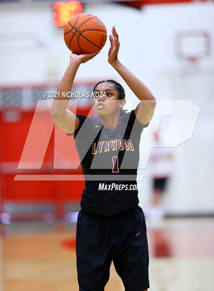Thumbnail 3 in Lynwood vs. Etiwanda photogallery.