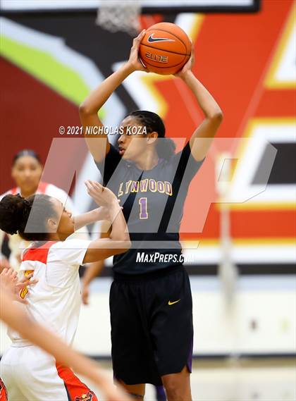 Thumbnail 3 in Lynwood vs. Etiwanda photogallery.