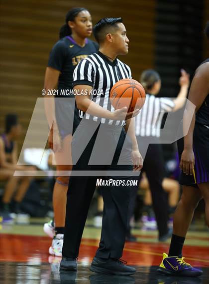 Thumbnail 2 in Lynwood vs. Etiwanda photogallery.