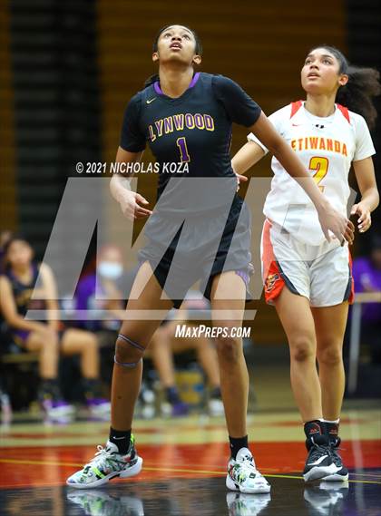 Thumbnail 3 in Lynwood vs. Etiwanda photogallery.