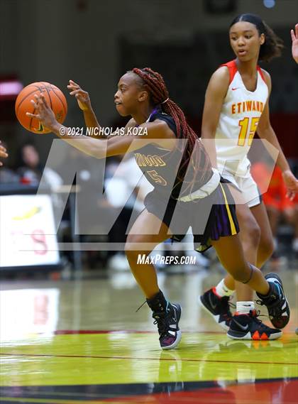 Thumbnail 1 in Lynwood vs. Etiwanda photogallery.