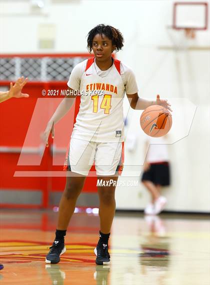 Thumbnail 2 in Lynwood vs. Etiwanda photogallery.