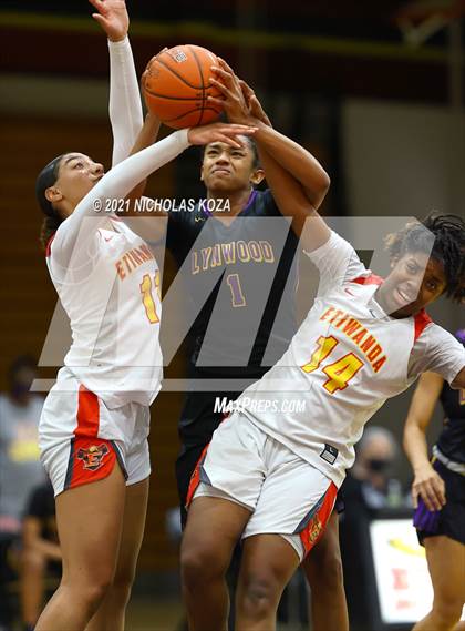 Thumbnail 1 in Lynwood vs. Etiwanda photogallery.