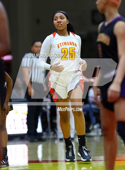 Thumbnail 1 in Lynwood vs. Etiwanda photogallery.
