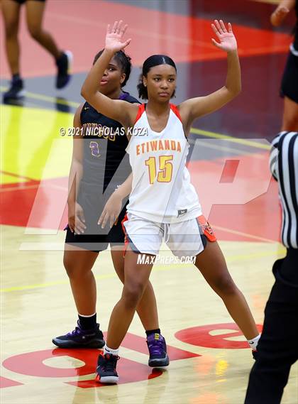 Thumbnail 1 in Lynwood vs. Etiwanda photogallery.
