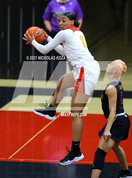 Thumbnail 2 in Lynwood vs. Etiwanda photogallery.