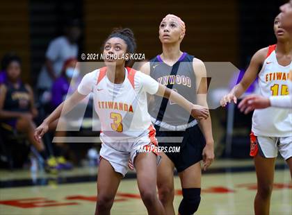 Thumbnail 1 in Lynwood vs. Etiwanda photogallery.