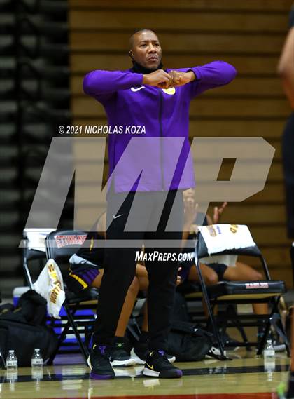 Thumbnail 2 in Lynwood vs. Etiwanda photogallery.