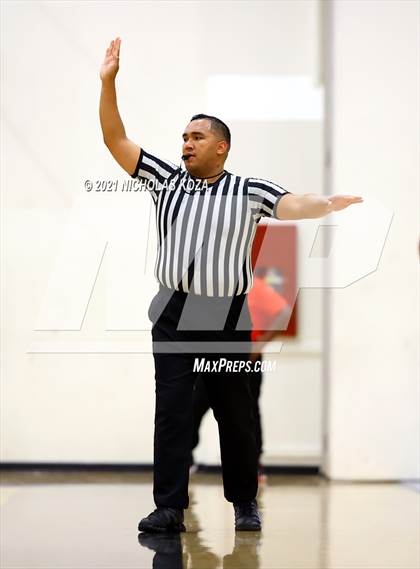 Thumbnail 3 in Lynwood vs. Etiwanda photogallery.