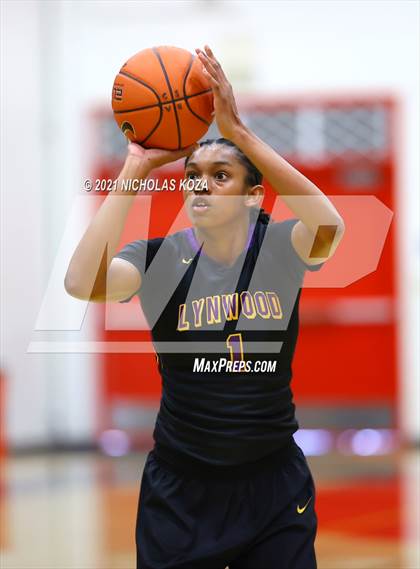 Thumbnail 3 in Lynwood vs. Etiwanda photogallery.