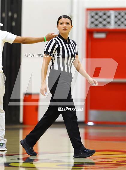 Thumbnail 1 in Lynwood vs. Etiwanda photogallery.