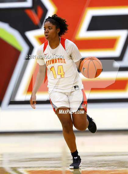 Thumbnail 2 in Lynwood vs. Etiwanda photogallery.