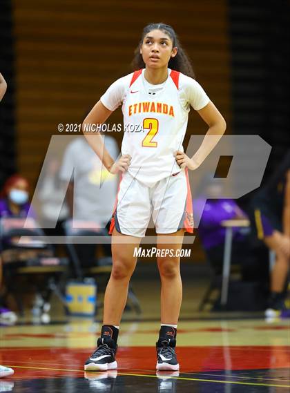 Thumbnail 1 in Lynwood vs. Etiwanda photogallery.