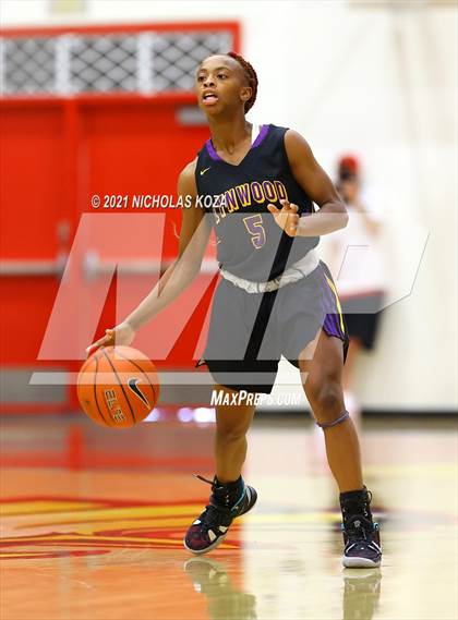 Thumbnail 3 in Lynwood vs. Etiwanda photogallery.
