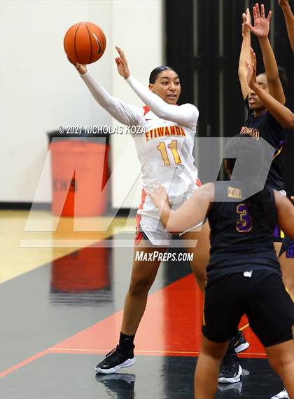 Thumbnail 2 in Lynwood vs. Etiwanda photogallery.