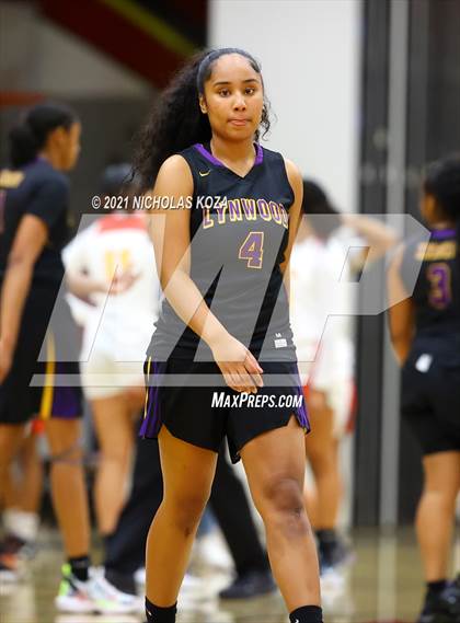 Thumbnail 3 in Lynwood vs. Etiwanda photogallery.