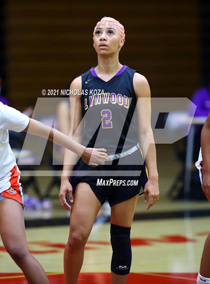 Thumbnail 3 in Lynwood vs. Etiwanda photogallery.