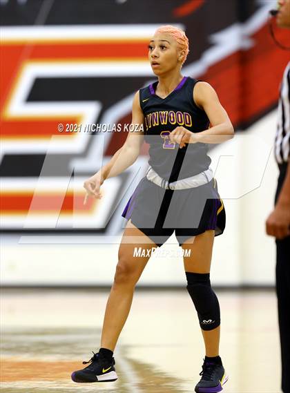 Thumbnail 1 in Lynwood vs. Etiwanda photogallery.