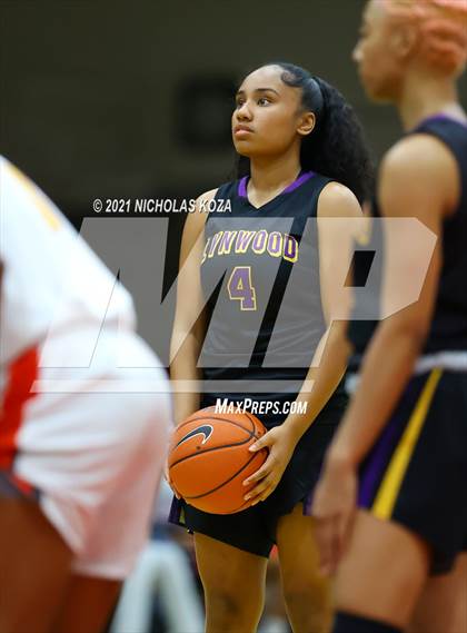 Thumbnail 3 in Lynwood vs. Etiwanda photogallery.