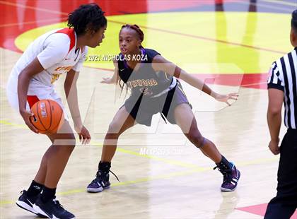 Thumbnail 1 in Lynwood vs. Etiwanda photogallery.