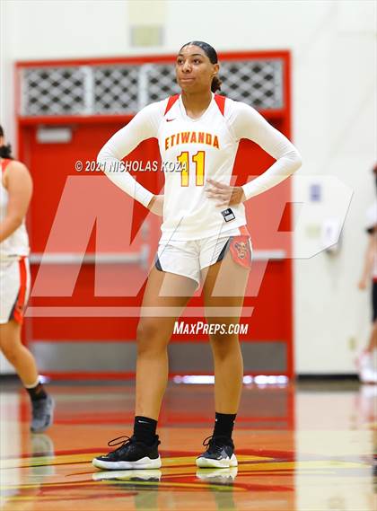 Thumbnail 3 in Lynwood vs. Etiwanda photogallery.