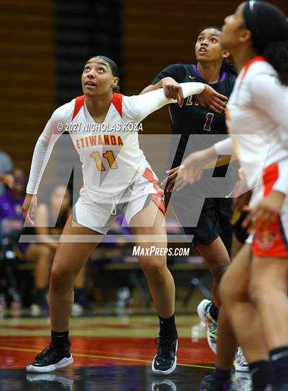 Thumbnail 2 in Lynwood vs. Etiwanda photogallery.