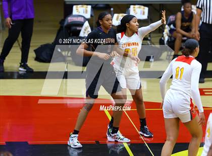 Thumbnail 2 in Lynwood vs. Etiwanda photogallery.