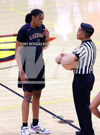 Thumbnail 2 in Lynwood vs. Etiwanda photogallery.