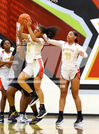 Thumbnail 2 in Lynwood vs. Etiwanda photogallery.