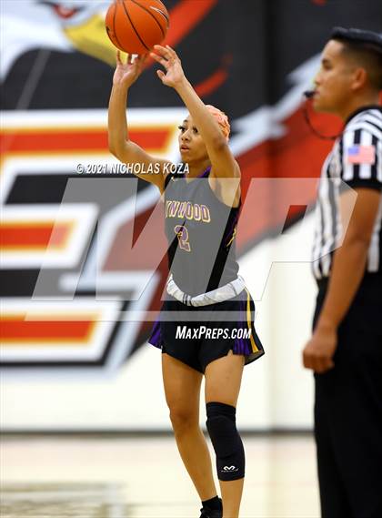 Thumbnail 3 in Lynwood vs. Etiwanda photogallery.