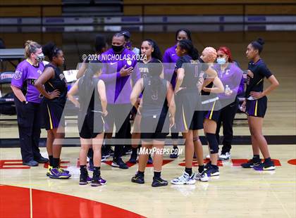Thumbnail 1 in Lynwood vs. Etiwanda photogallery.
