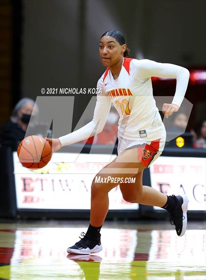Thumbnail 2 in Lynwood vs. Etiwanda photogallery.