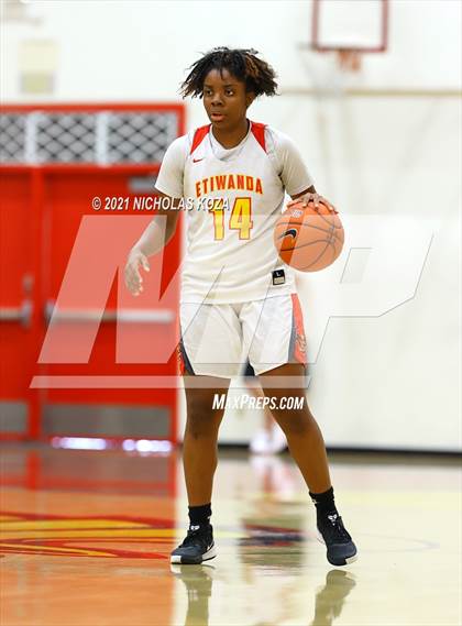 Thumbnail 3 in Lynwood vs. Etiwanda photogallery.