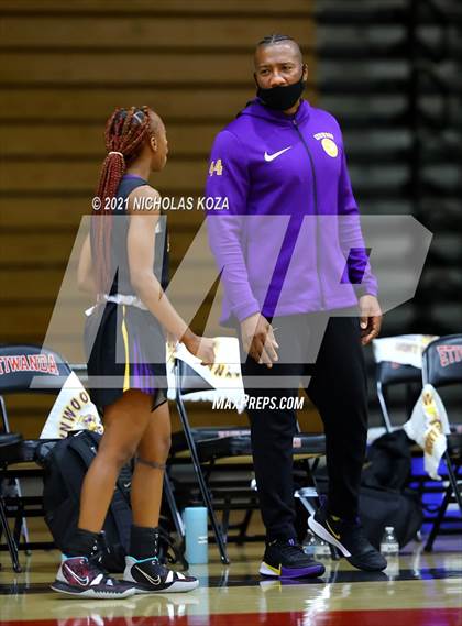 Thumbnail 3 in Lynwood vs. Etiwanda photogallery.