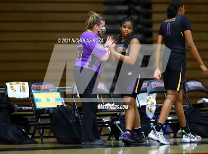 Thumbnail 3 in Lynwood vs. Etiwanda photogallery.
