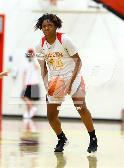 Thumbnail 1 in Lynwood vs. Etiwanda photogallery.