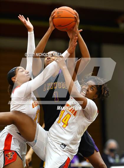 Thumbnail 1 in Lynwood vs. Etiwanda photogallery.