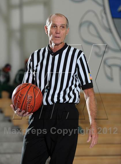 Thumbnail 1 in Dana Hills vs. Cathedral City (MaxPreps Holiday Classic) photogallery.