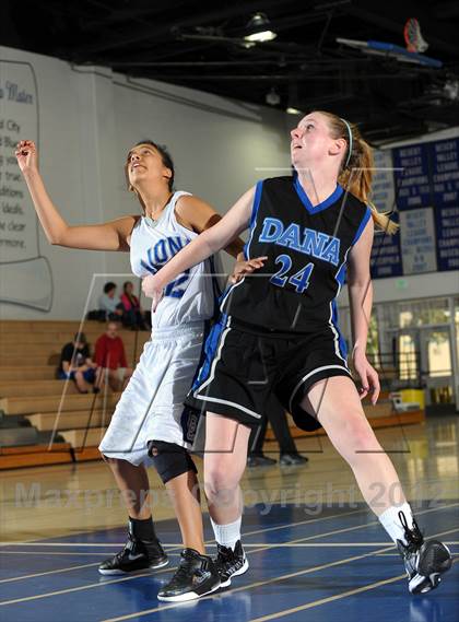 Thumbnail 3 in Dana Hills vs. Cathedral City (MaxPreps Holiday Classic) photogallery.