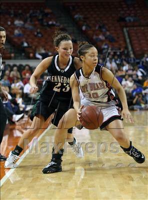 Thumbnail 2 in Kennedale vs West OSO (UIL 3A Semifinals) photogallery.