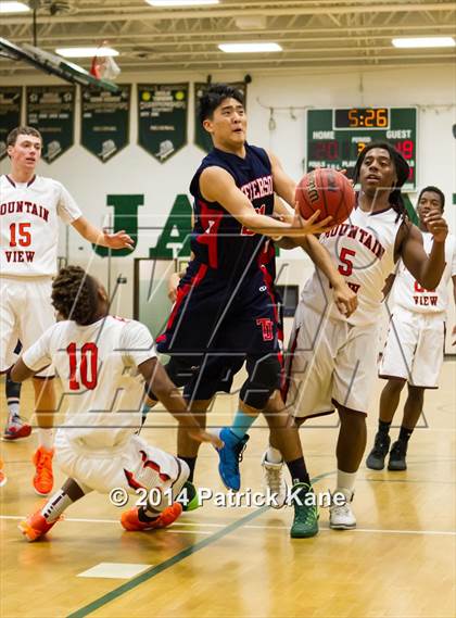 Thumbnail 1 in Jefferson vs Mountain View (Joe Cascio Holiday Classic) photogallery.